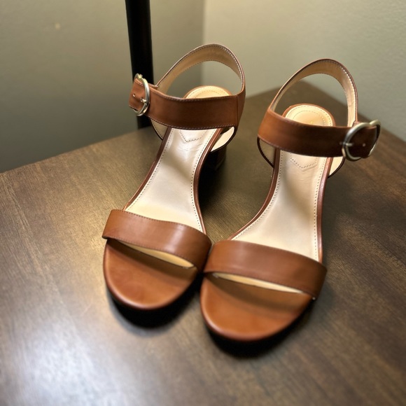 Liz Claiborne Tan Heels - Picture 1 of 6